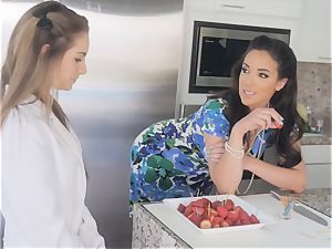 Kimmy Granger gets seduced by jaw-dropping manager Jelena Jensen